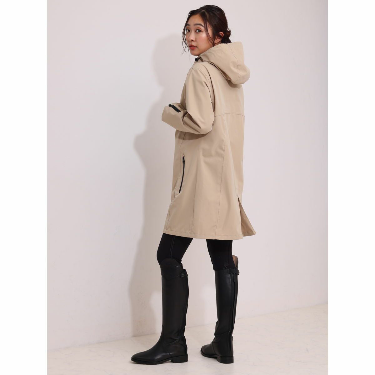 EQULIBERTA スリムフィット レインコート ユニセックス|JODHPURS